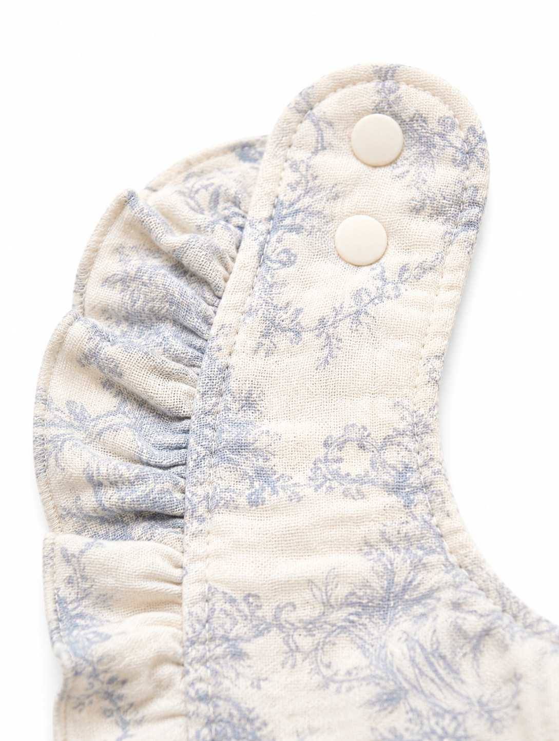 RUFFLE MUSLIN BIB