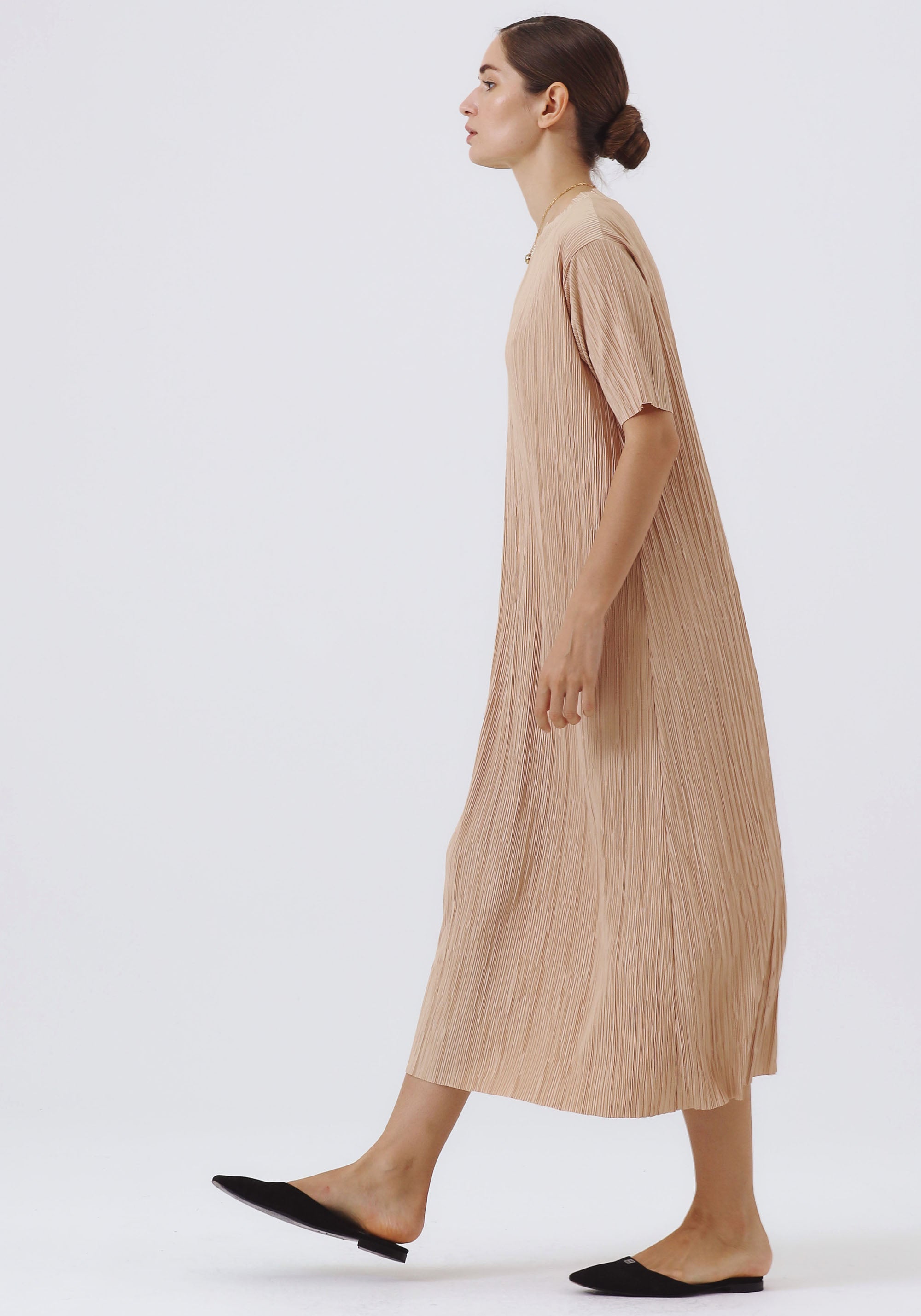 PLEATED T-SHIRT DRESS