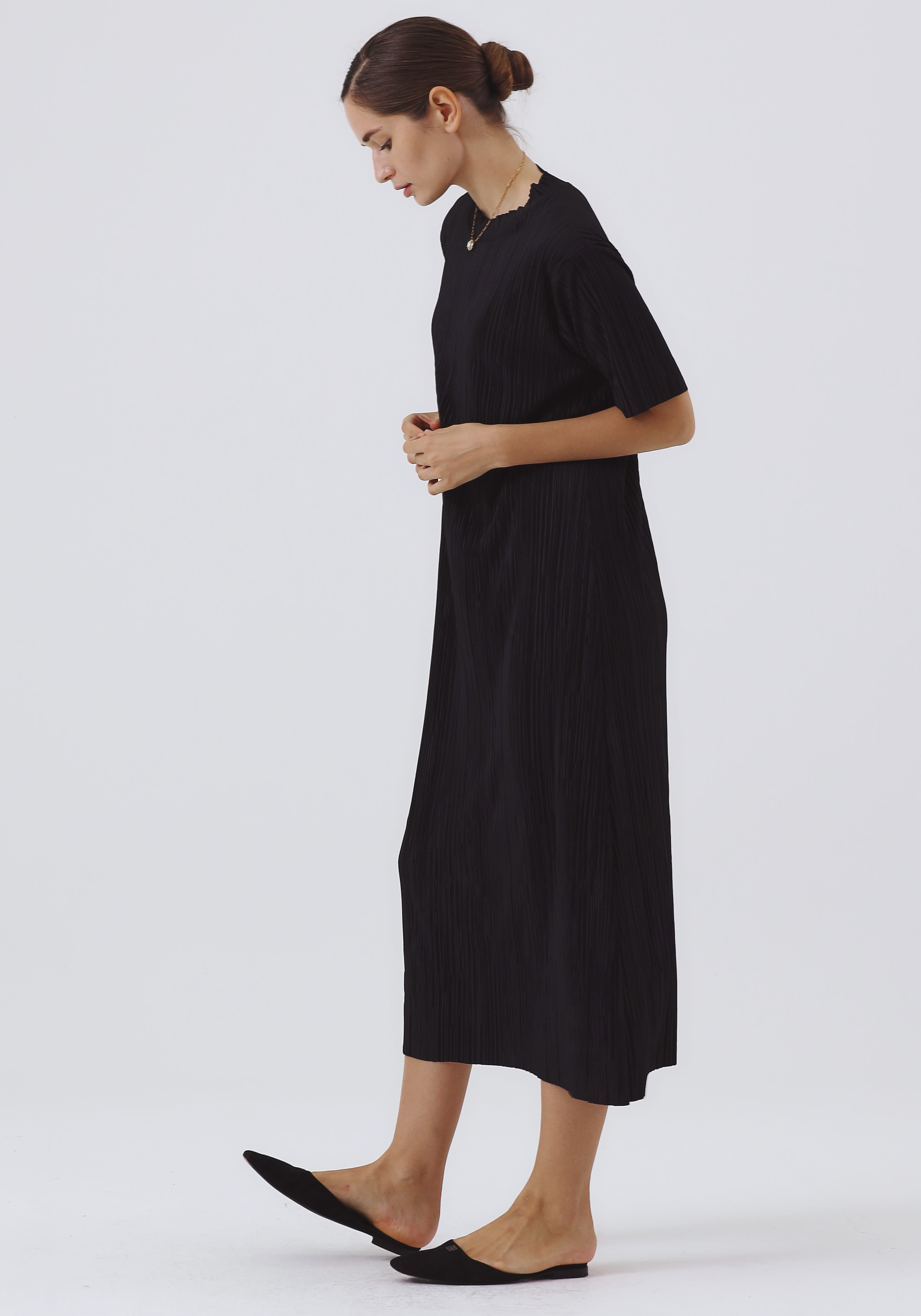 PLEATED T-SHIRT DRESS