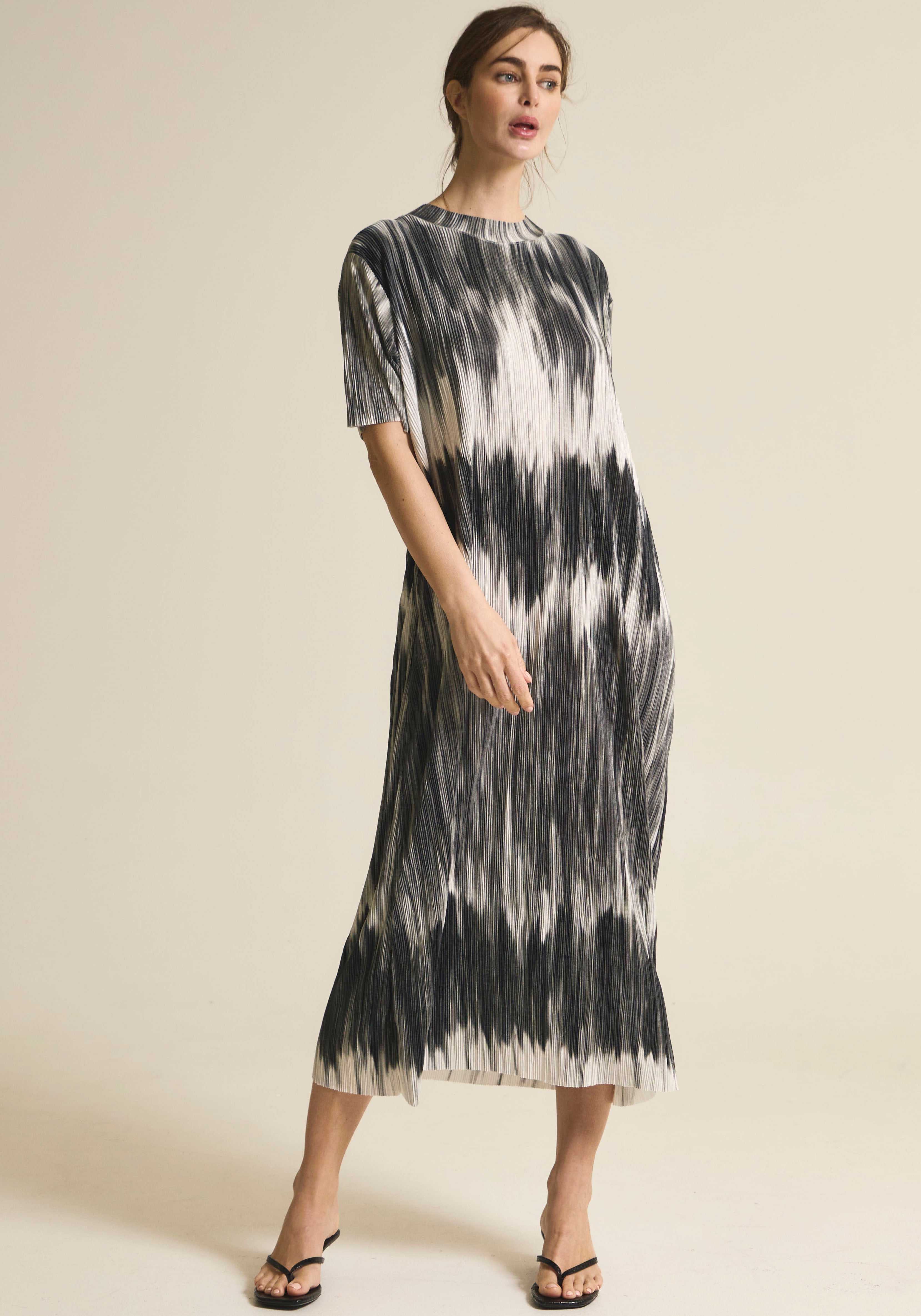 PLEATED T-SHIRT DRESS