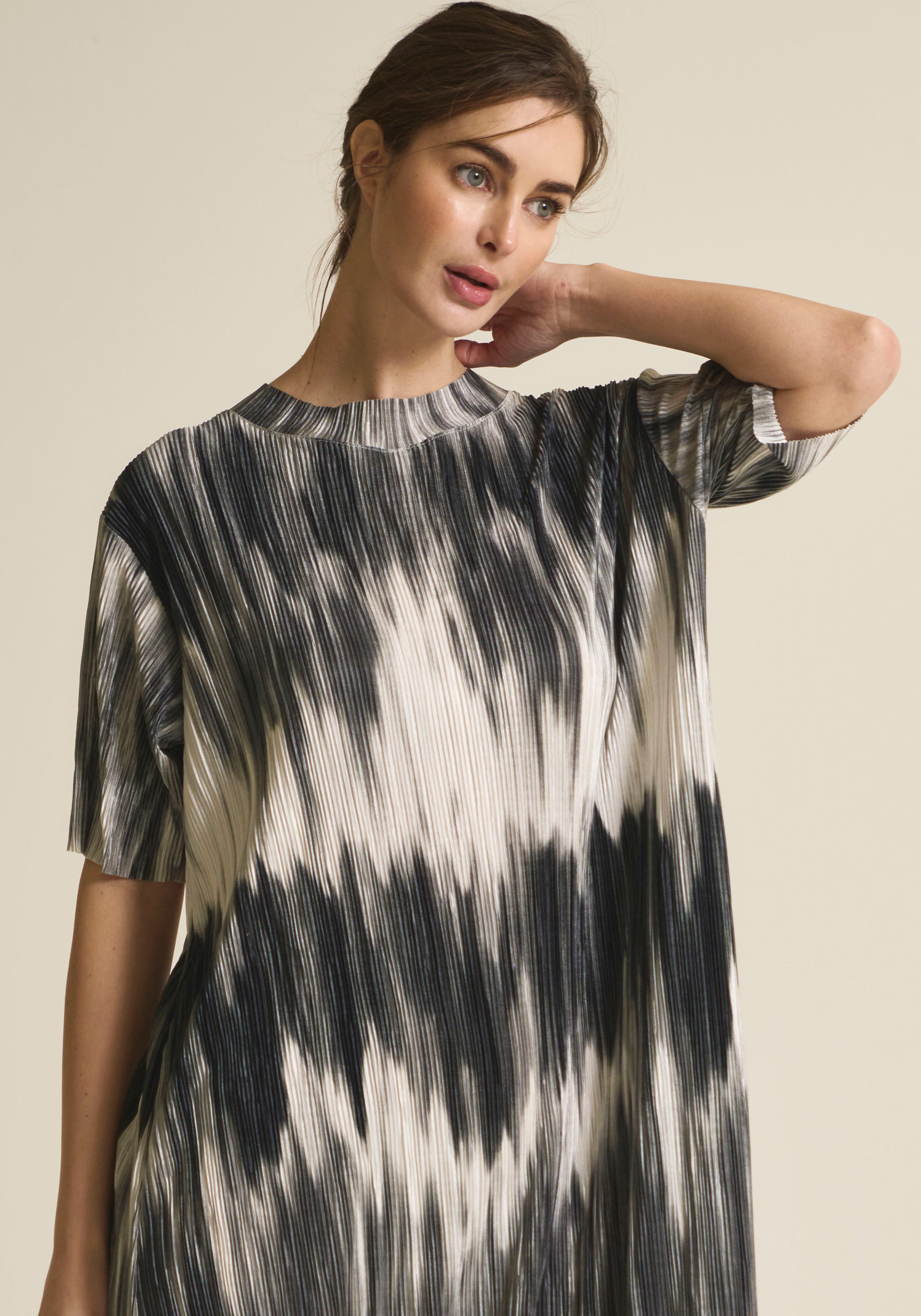 PLEATED T-SHIRT DRESS