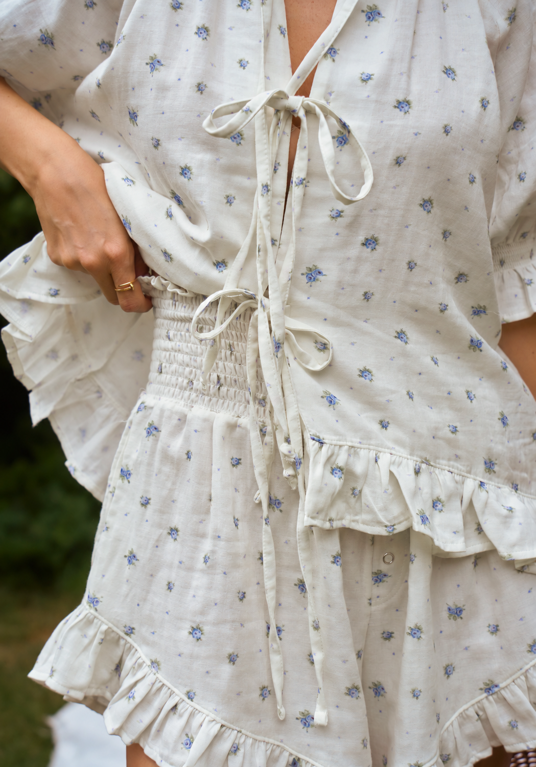RUFFLED TIE SET UP